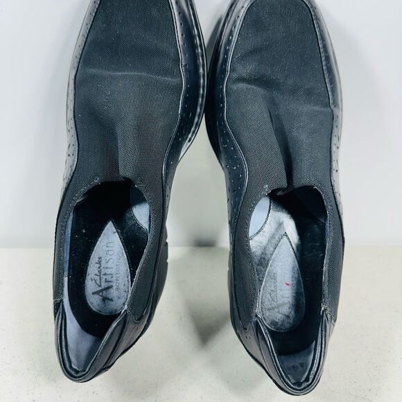 CLARKS Artisan Women's Shoe Slip On Size US 7.5  Black Loafer Preowned - Picture 6 of 8